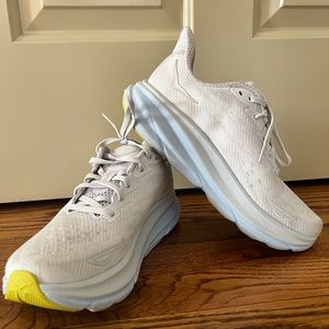 Hoka Women’s Clifton 9, size 8
